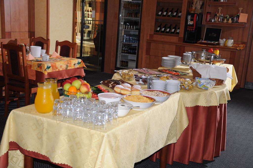 Hotel Panon Hodonín Εξωτερικό φωτογραφία