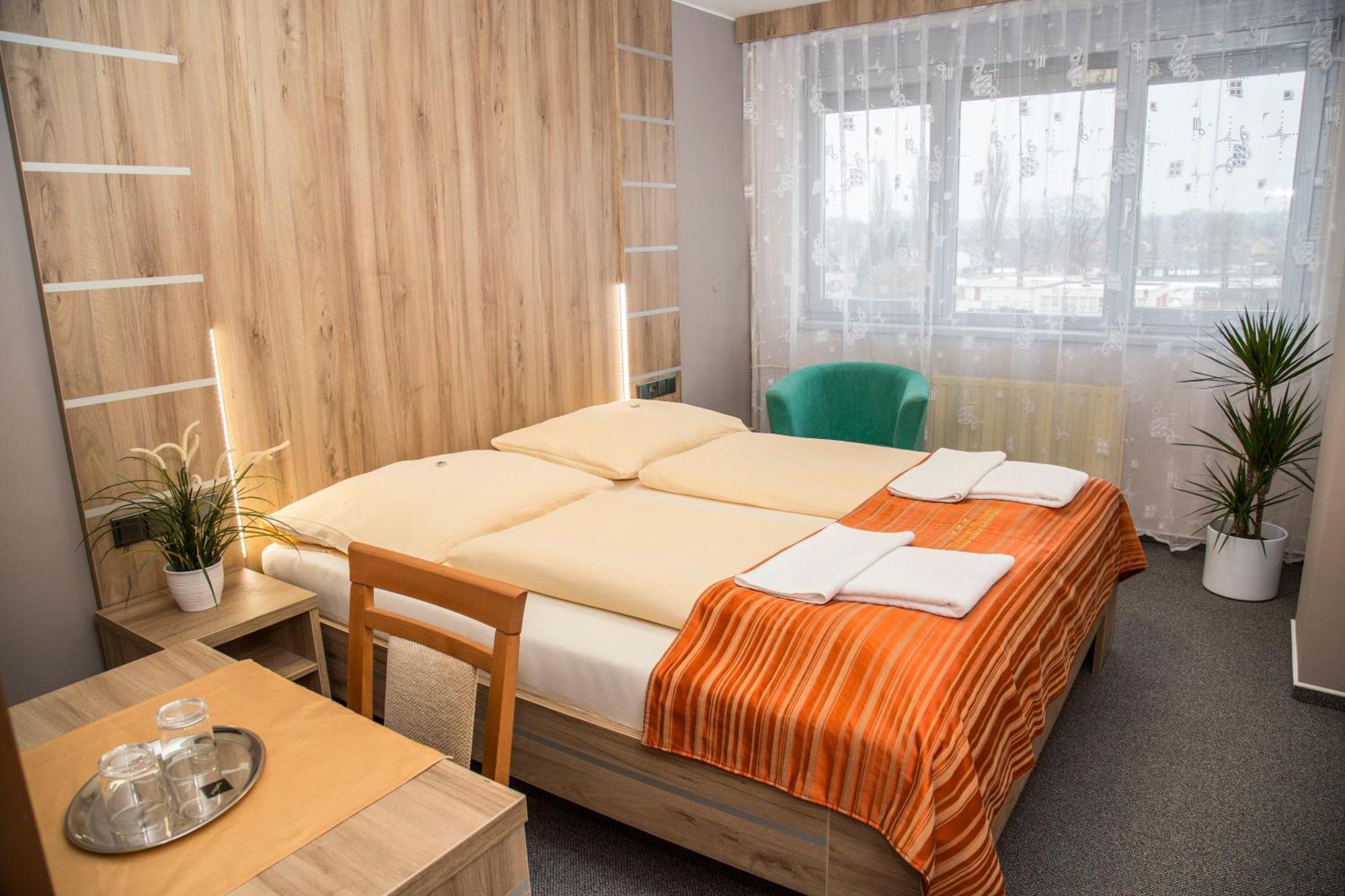 Hotel Panon Hodonín Εξωτερικό φωτογραφία