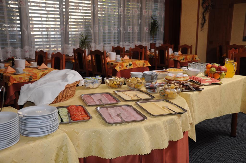 Hotel Panon Hodonín Εξωτερικό φωτογραφία