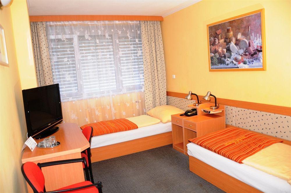 Hotel Panon Hodonín Εξωτερικό φωτογραφία