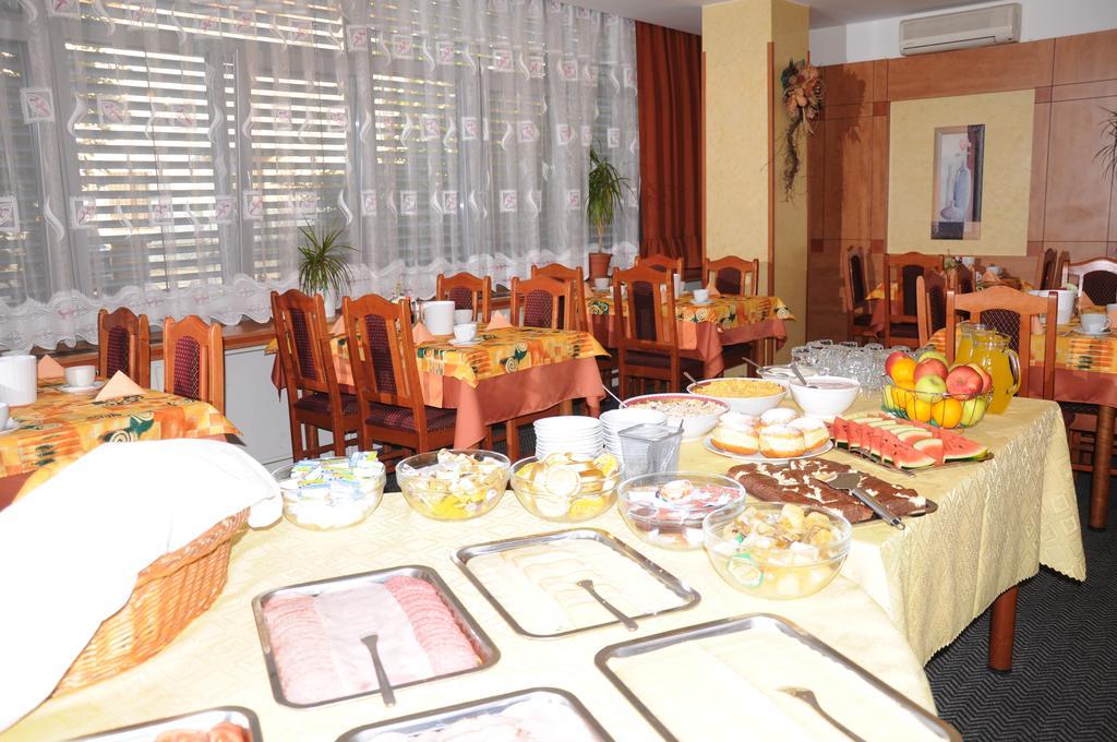 Hotel Panon Hodonín Εξωτερικό φωτογραφία
