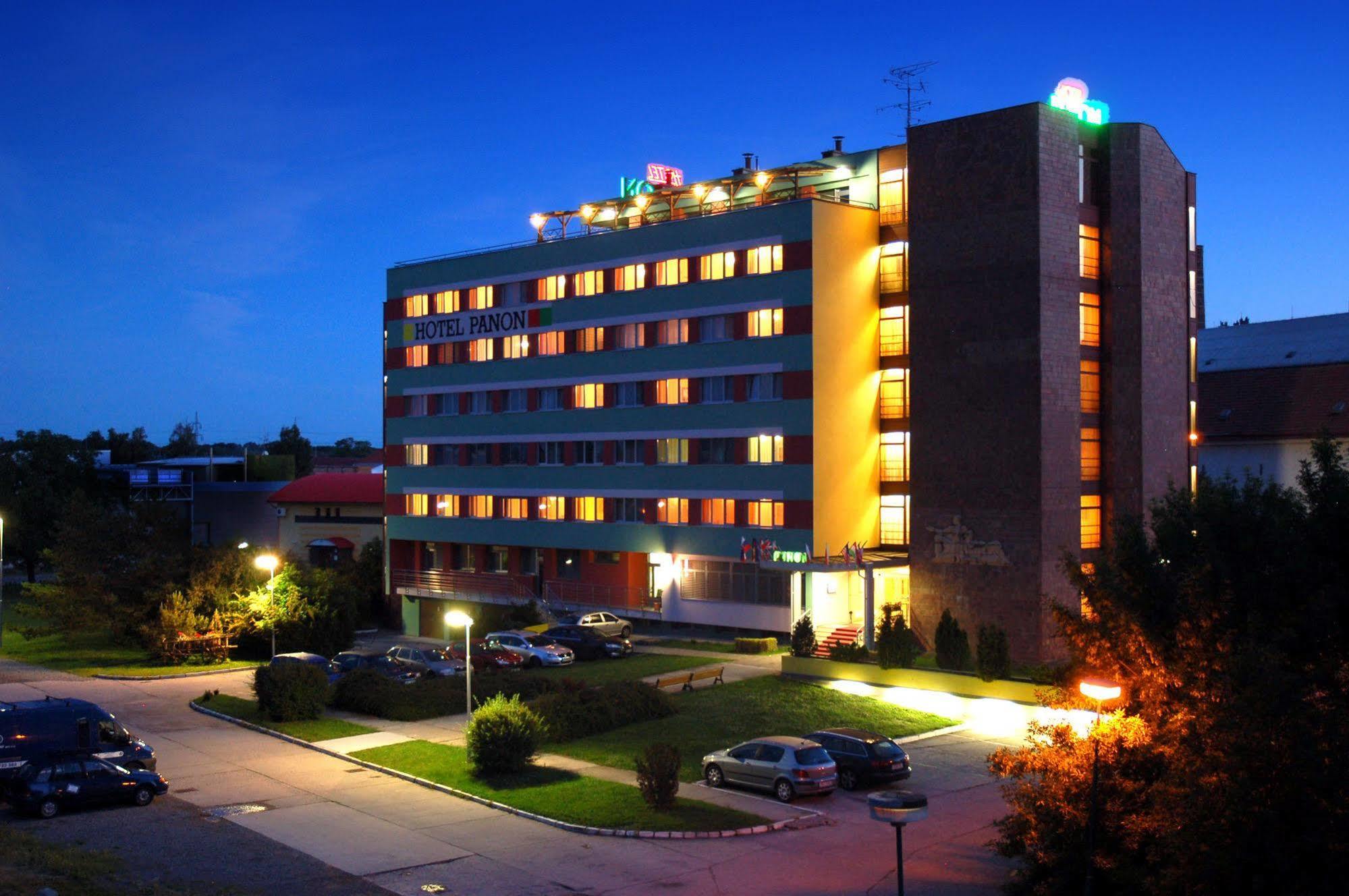 Hotel Panon Hodonín Εξωτερικό φωτογραφία