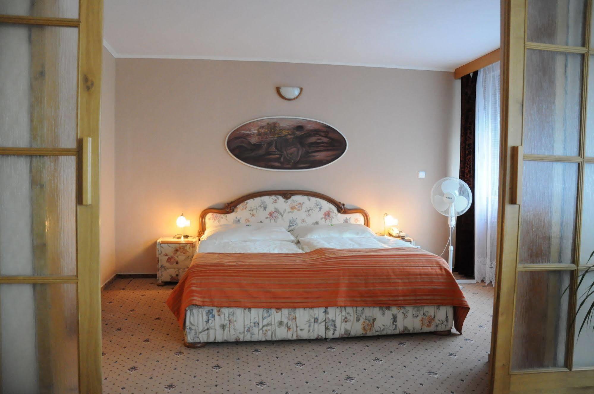 Hotel Panon Hodonín Εξωτερικό φωτογραφία